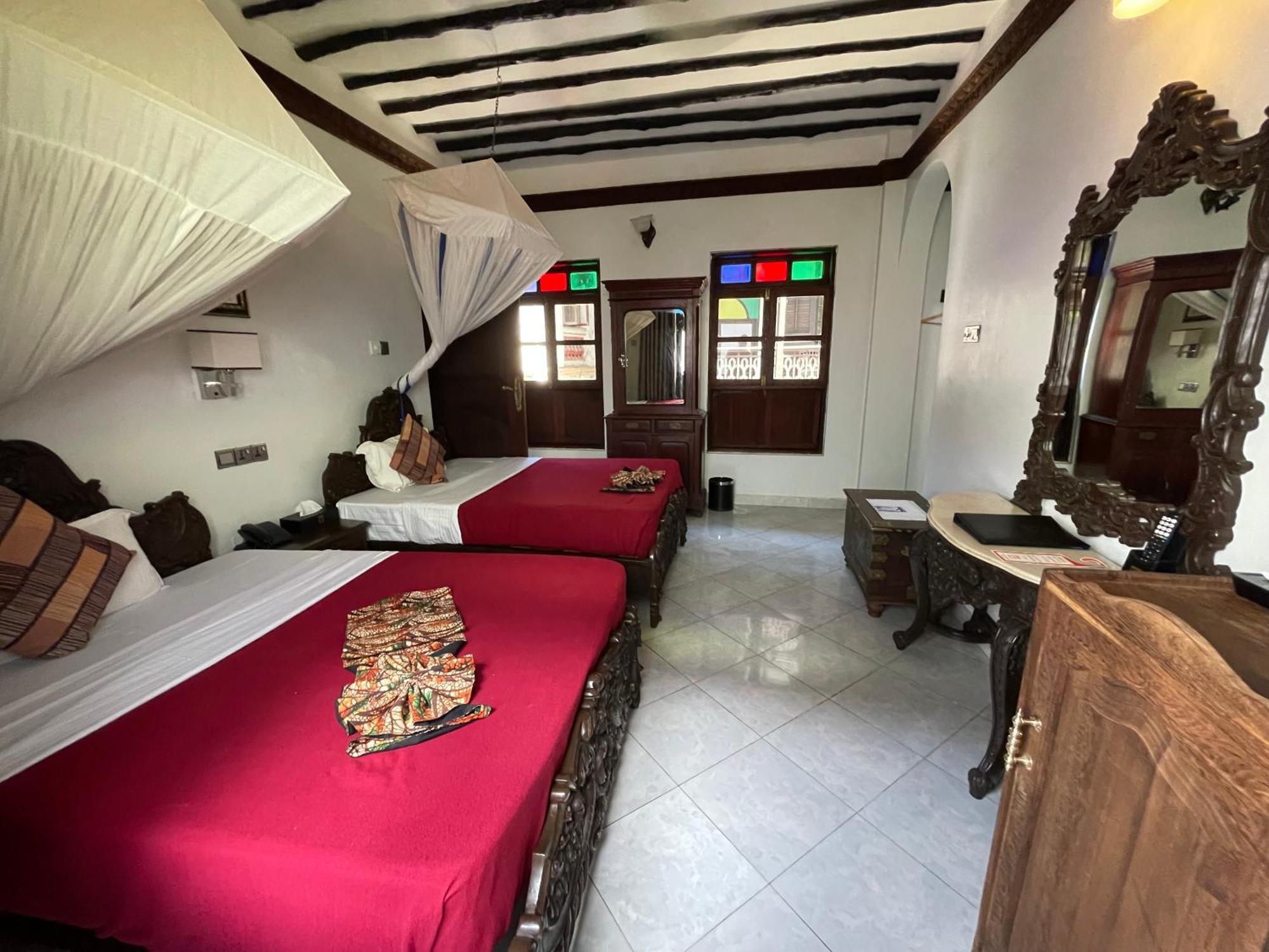Dhow Palace Hotel