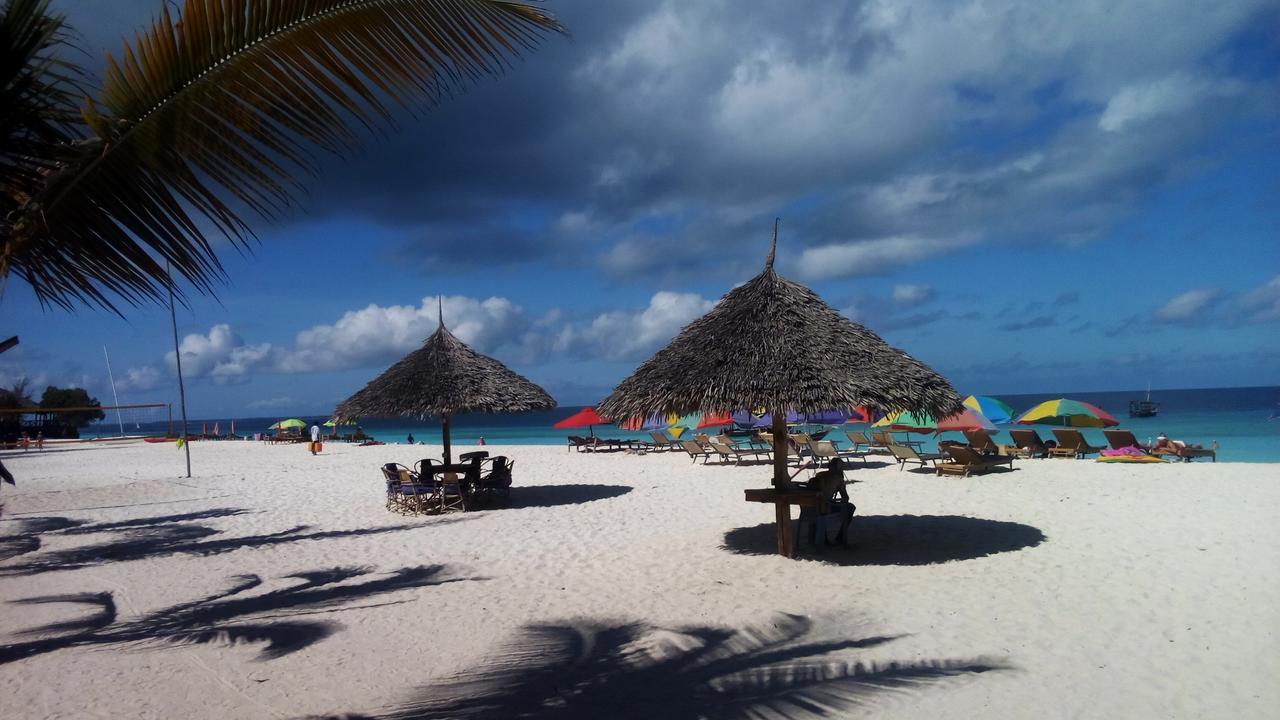 White Blue Bungalows 2*