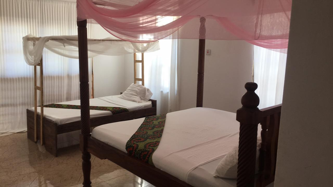 White Blue Bungalows 2*