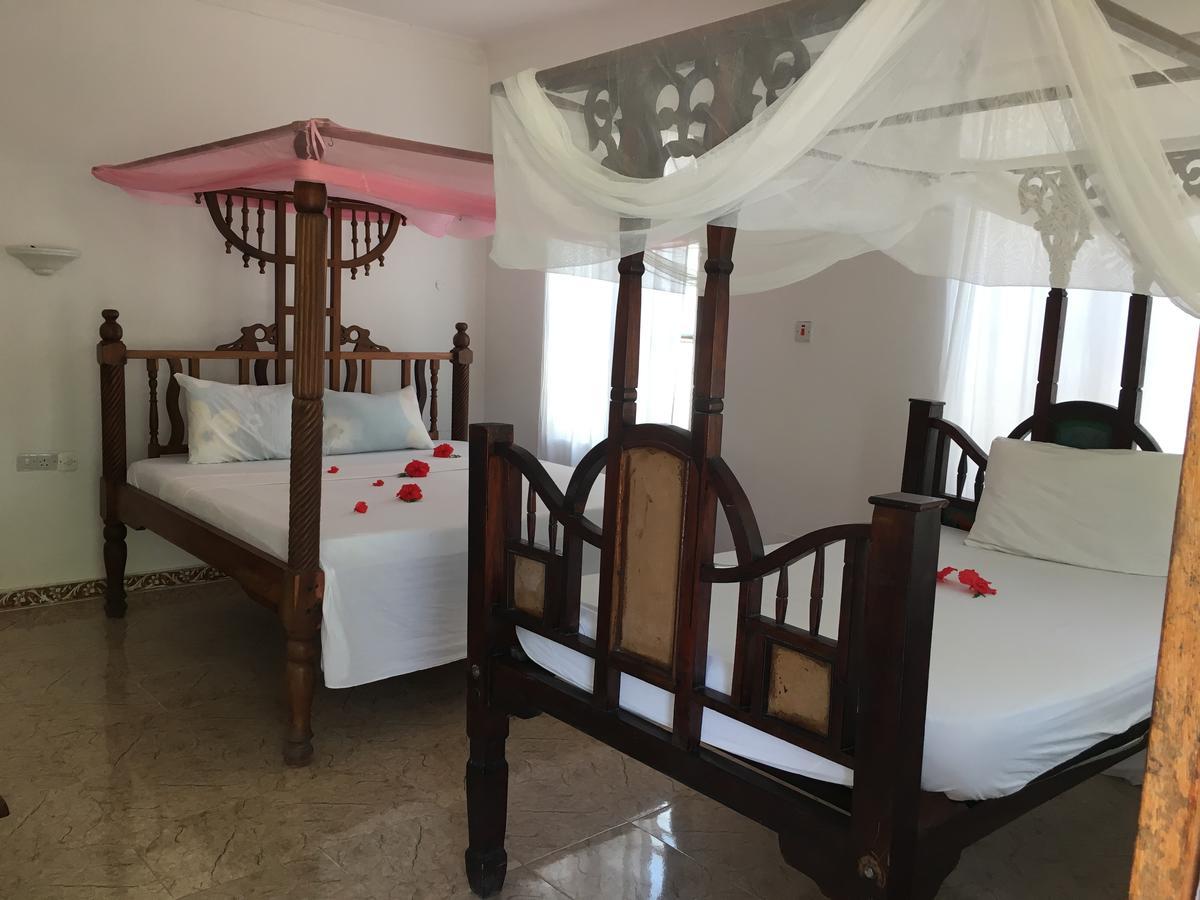 White Blue Bungalows Bed & Breakfast 2*