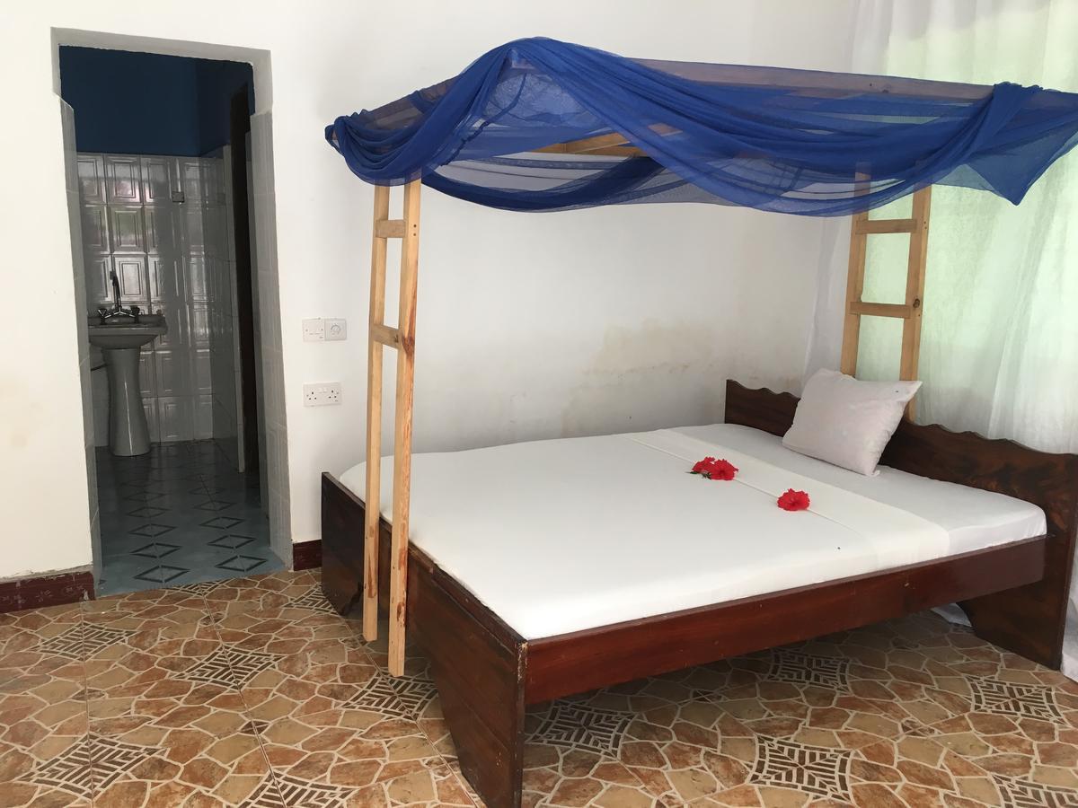 White Blue Bungalows Bed & Breakfast 2*