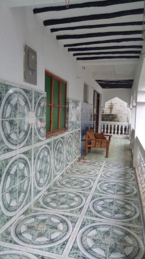 White Blue Bungalows 2*