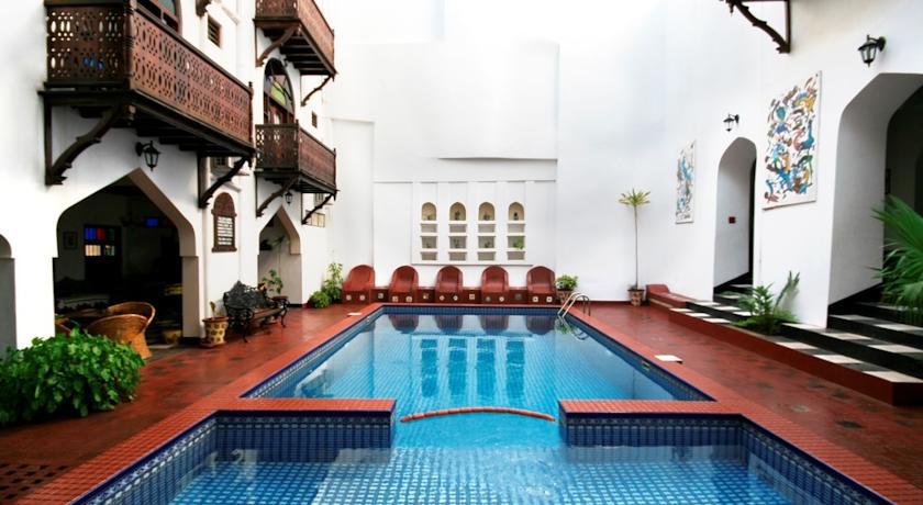 Hotel Dhow Palace 4*