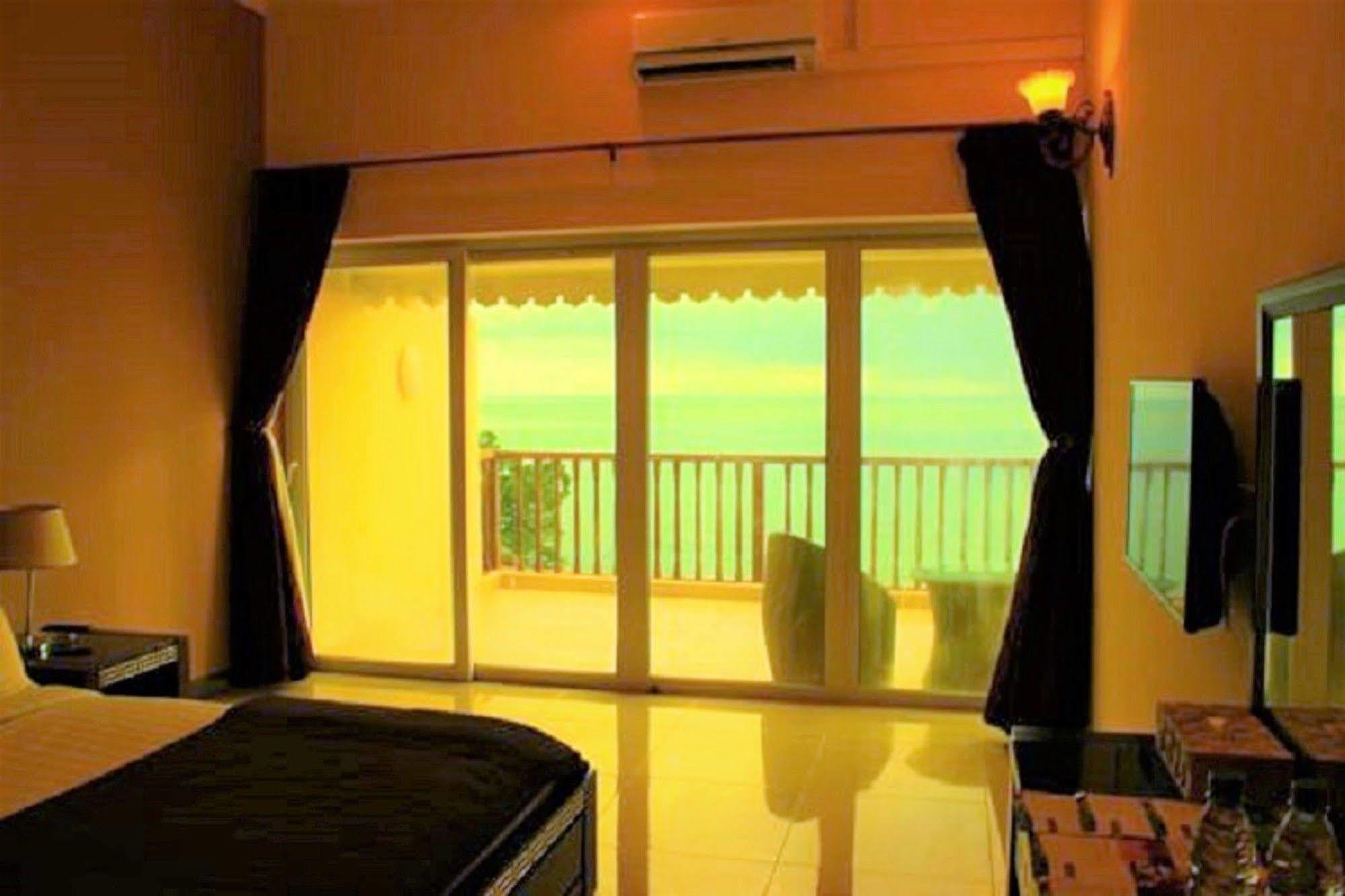 The Island Hotel 3*