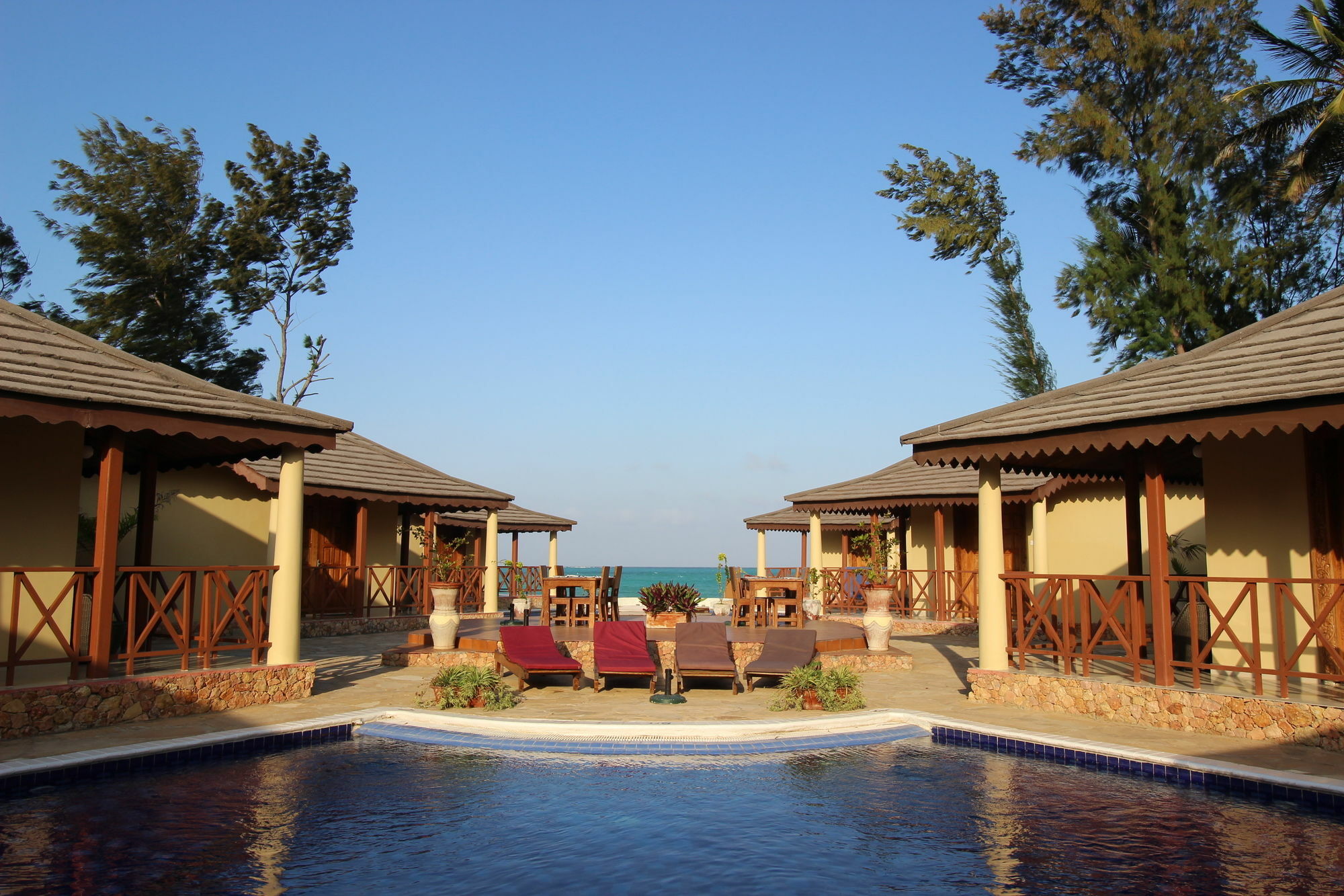 Pili Pili Ocean Blue Hotel