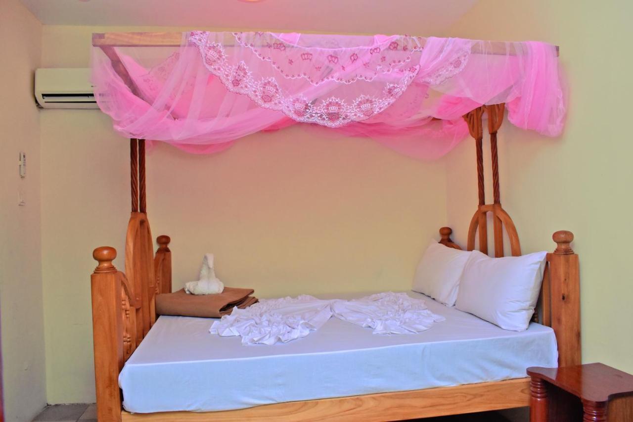Hotel Funguni Palace