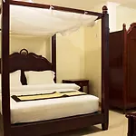 Island Paradise Inn