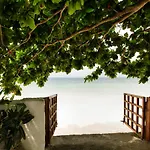 Uroa Beach Lodge