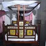 Bababora House