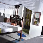 Bababora House