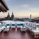 Maru Maru Hotel