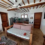 Moyo Top Floor Apartment