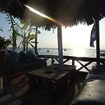 Dreamer\'S Island Floating Bungalows