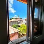 Friends House, Babu