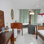 Mambo Beach Villas