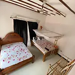 Zaina Larssons Beach Hotel