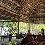 Sazani Beach Lodge And Tidal Lounge