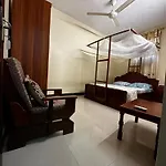 Yahya Apartments