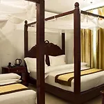 Island Paradise Inn