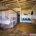 Tofauti Inn