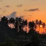 Stylish 2 Bedroom Apartment - 1 Min Walk To The Indian Ocean