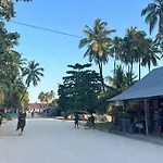 Stylish 2 Bedroom Apartment - 1 Min Walk To The Indian Ocean