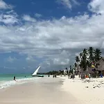 Stylish 2 Bedroom Apartment - 1 Min Walk To The Indian Ocean
