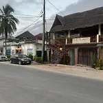 Pole Pole House