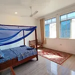 Happy House Nungwi