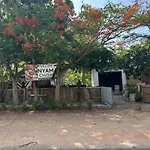 Zanzllywood Hotel And Apartments