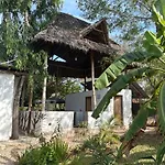 Zanzllywood Hotel And Apartments