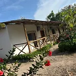 Zanzllywood Hotel And Apartments