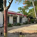 Zanzllywood Hotel And Apartments