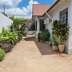 Kikuba House Airport B&B