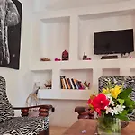 Moyo Apartment