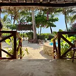 Villa Kipara - On The Beach - Private Pool & Jacuzzi