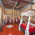 Tembo House Hotel