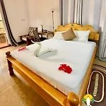 Zanzllywood Hotel And Apartments