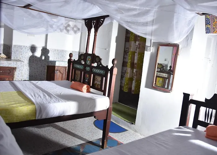 Bababora House
