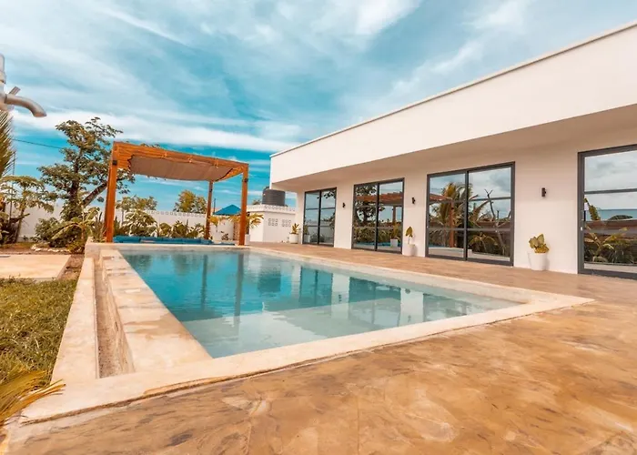 Villa Aura