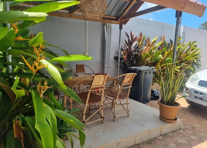 Kikuba House Airport B&B