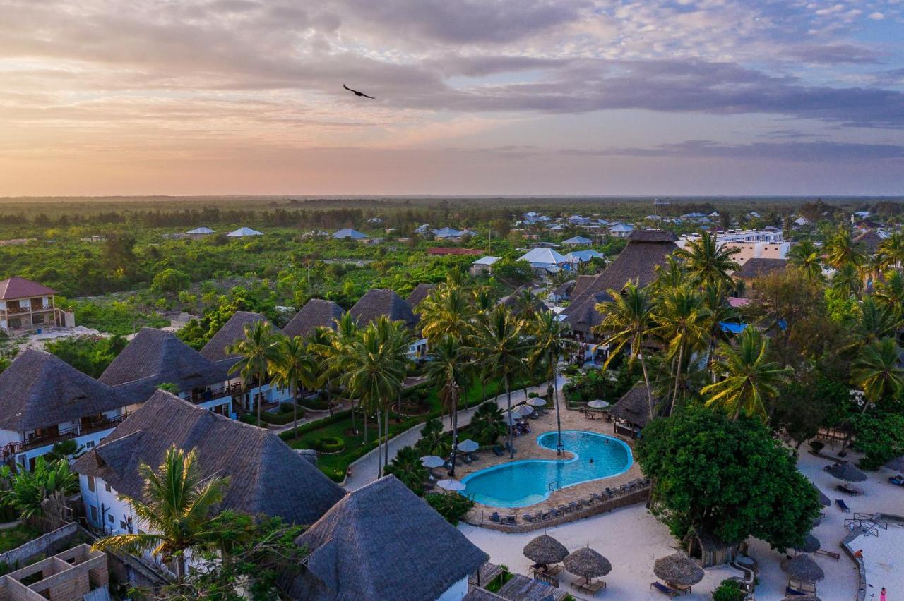 Resort Paradise &