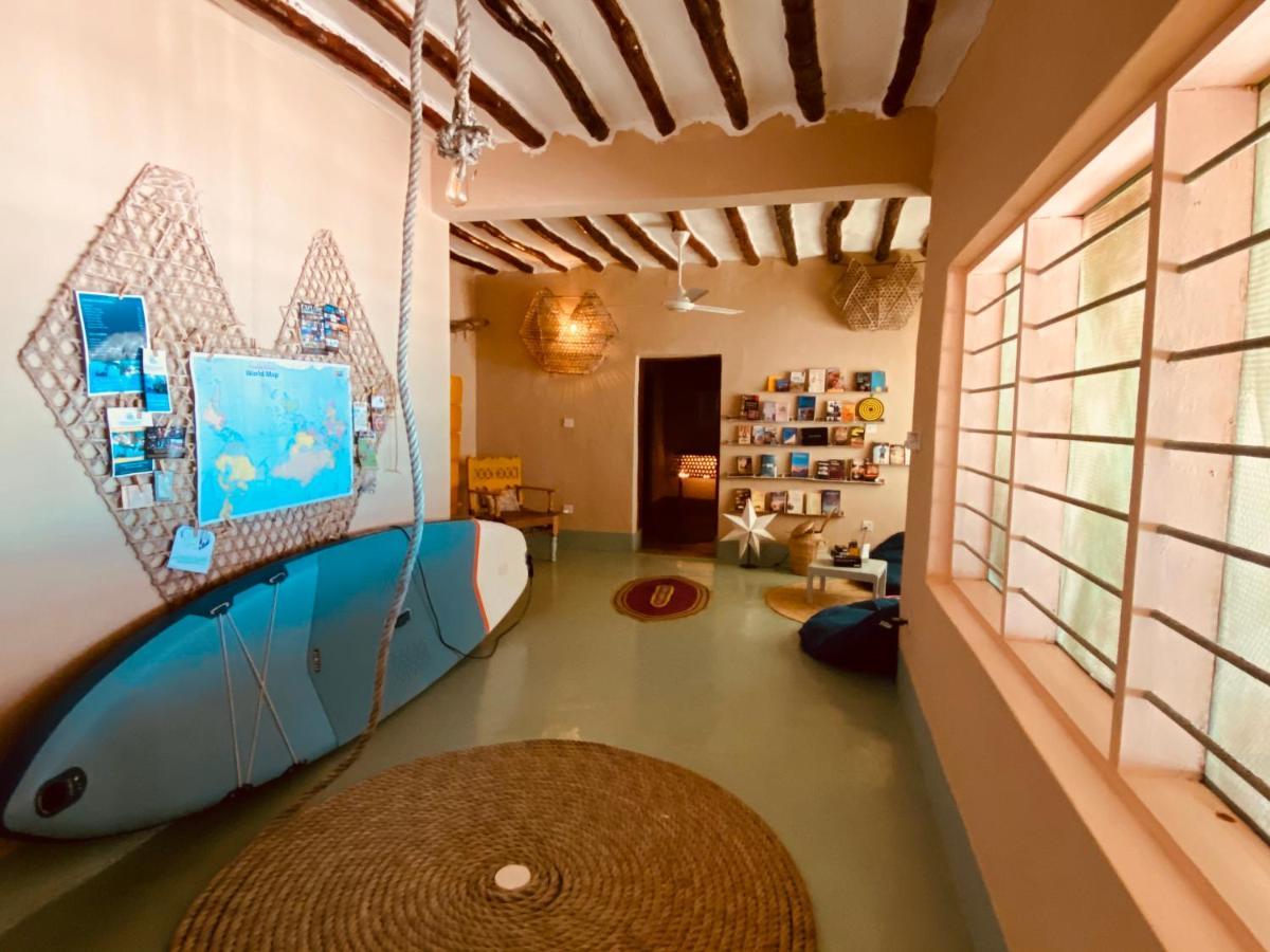 Mama Root Guest house 2*