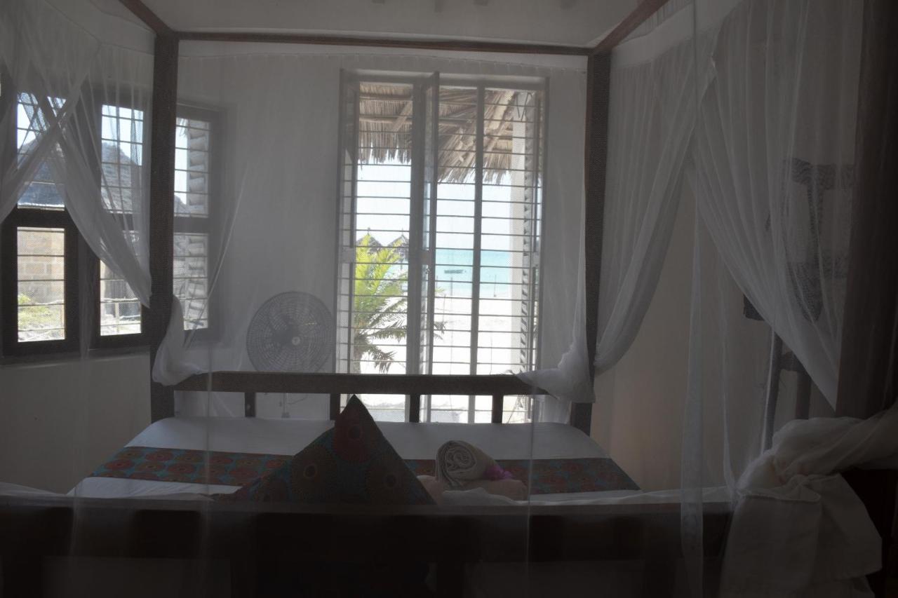 Bed & Breakfast Paradise Beach - *
