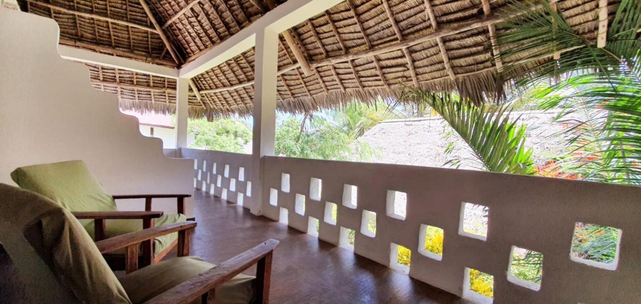 Bahati Hotel 3*