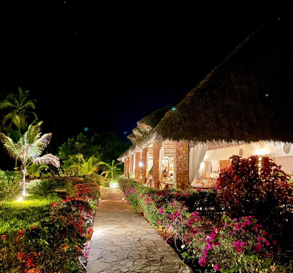 Hotel The Sands Bwejuu