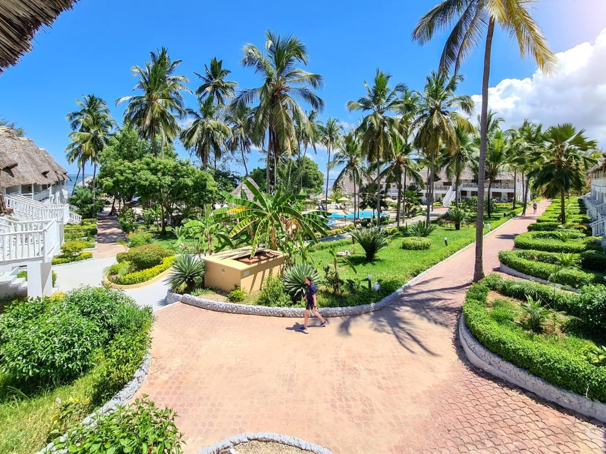 Resort Paradise &