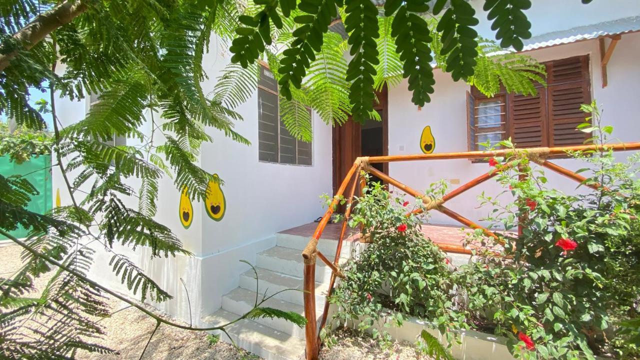 Savi House *