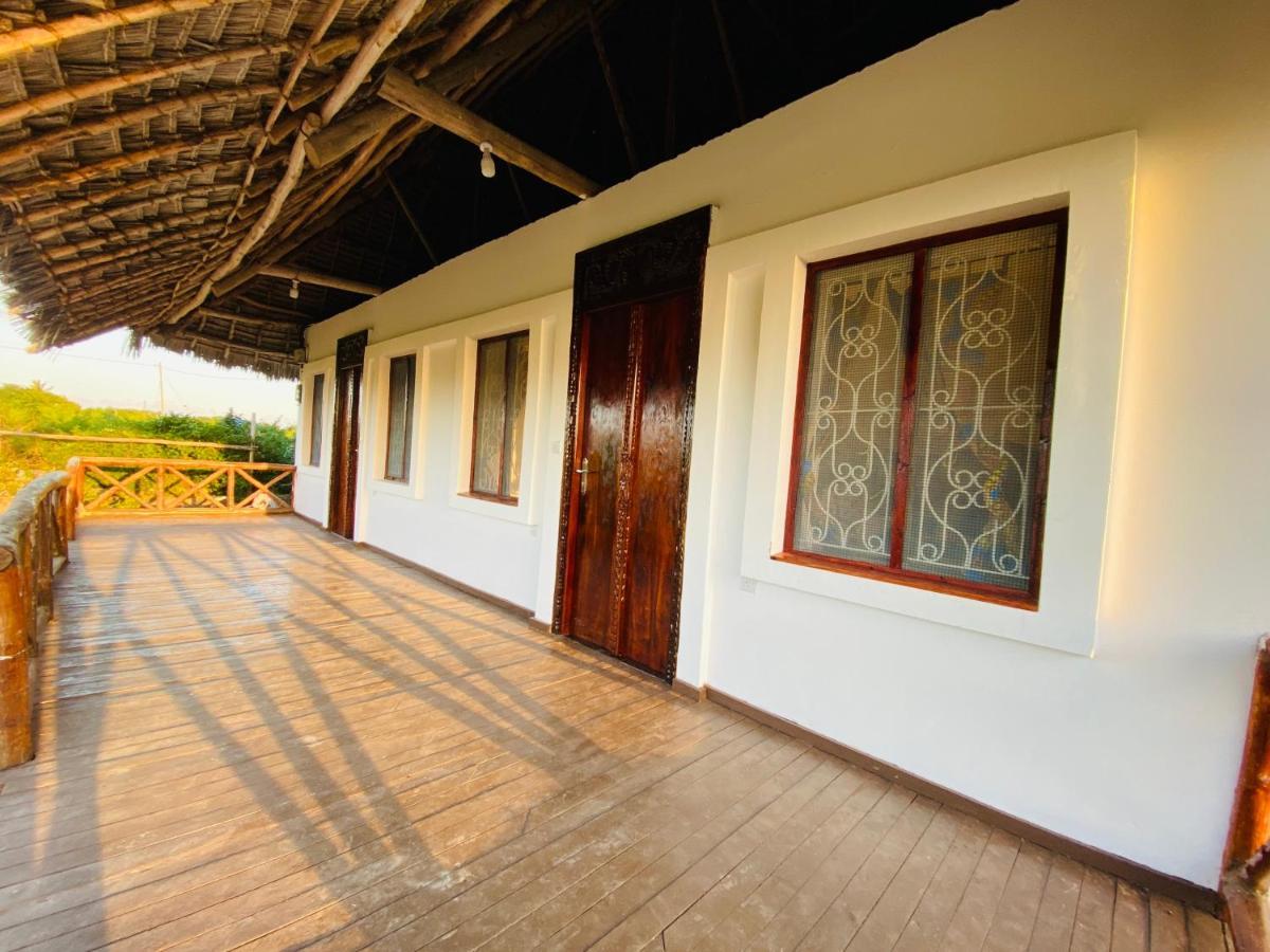 Habibis Bottle House Bed & Breakfast 2*