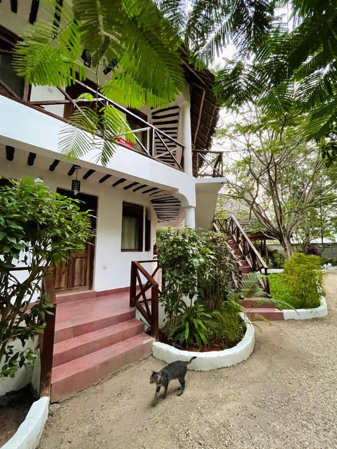 Pasha Hotel *